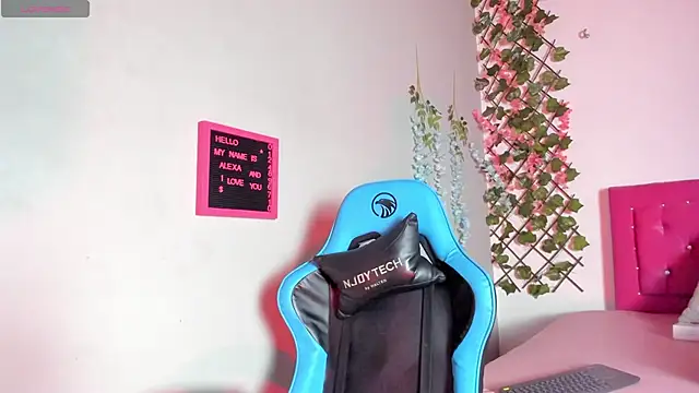 Snapshot of alexaa_cutee chatting on 6, 1, 2025 alexaa cutee online show from 6, 1, 2025