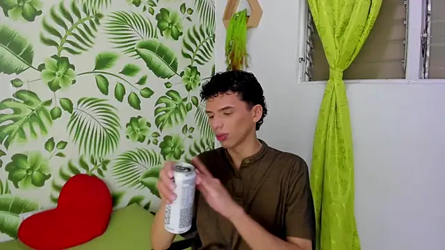 Snapshot of SEANTROYY chatting on 22, 3, 2025 SEANTROYY online show from 22, 3, 2025