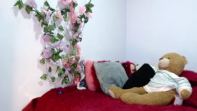 Snapshot of kymmgolden chatting on 5, 10, 2025 kymmgolden online show from 5, 10, 2025