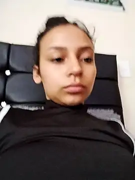 Snapshot of emma_ambar chatting on 28, 10, 2025 emma ambar online show from 28, 10, 2025