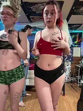 Snapshot of NovaLove2002 chatting on 4, 3, 2025 NovaLove2002 online show from 4, 3, 2025