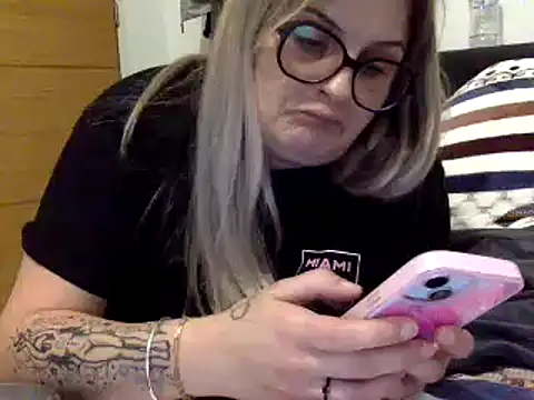 Snapshot of vanillesoumise chatting on 12, 12, 2024 vanillesoumise online show from 12, 12, 2024