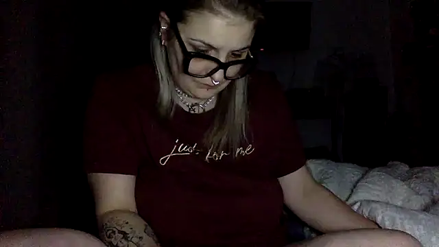 Snapshot of vanillesoumise chatting on 6, 2, 2025 vanillesoumise online show from 6, 2, 2025