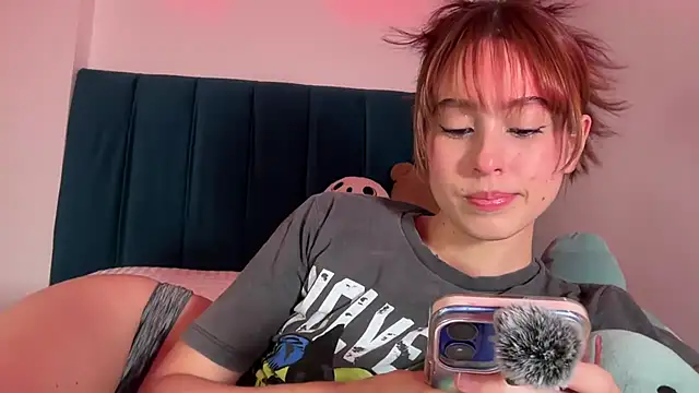 Snapshot of alice_guerin_ chatting on 4, 3, 2026 alice guerin online show from 4, 3, 2026