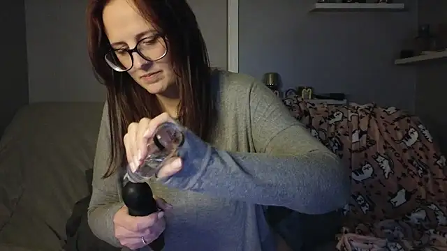 TheBustyHouseWife online show from 17, 3, 2025