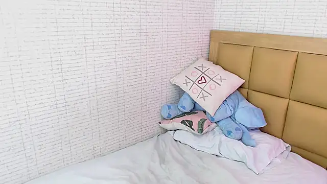 Snapshot of MAGNOLEROY chatting on 6, 2, 2025 MAGNOLEROY online show from 6, 2, 2025