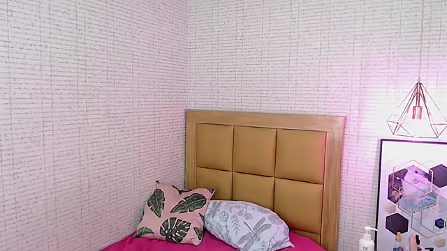 Snapshot of MAGNOLEROY chatting on 8, 2, 2025 MAGNOLEROY online show from 8, 2, 2025