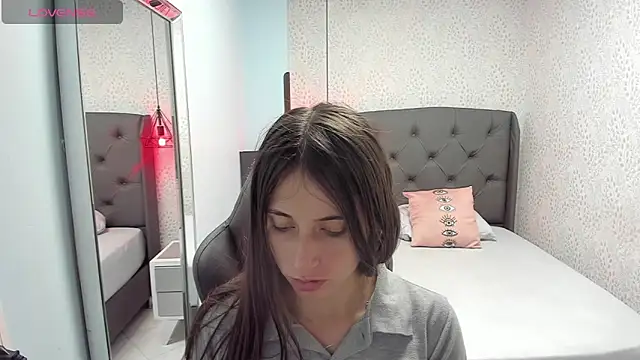 Snapshot of MAGNOLEROY chatting on 7, 10, 2025 MAGNOLEROY online show from 7, 10, 2025