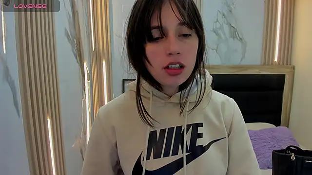 Snapshot of MAGNOLEROY chatting on 15, 11, 2025 MAGNOLEROY online show from 15, 11, 2025