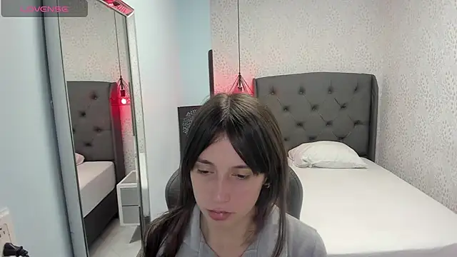 Snapshot of MAGNOLEROY chatting on 28, 11, 2025 MAGNOLEROY online show from 28, 11, 2025