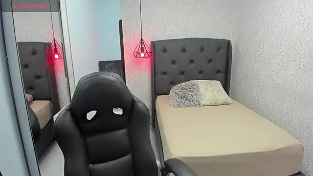 Snapshot of MAGNOLEROY chatting on 9, 2, 2026 MAGNOLEROY online show from 9, 2, 2026