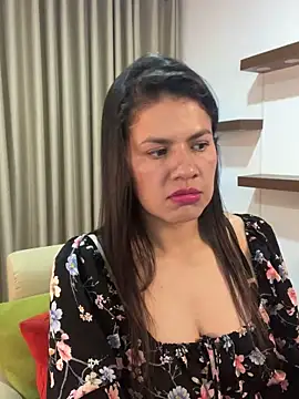 Snapshot of Alice_Biel chatting on 4, 3, 2025 Alice Biel online show from 4, 3, 2025