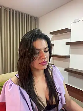 Snapshot of Alice_Biel chatting on 5, 3, 2025 Alice Biel online show from 5, 3, 2025