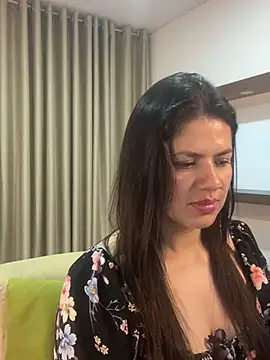 Snapshot of Alice_Biel chatting on 6, 3, 2025 Alice Biel online show from 6, 3, 2025