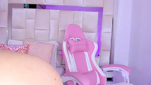 isabella gomez11 online show from 16, 1, 2025