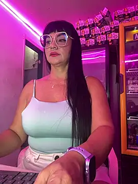 Hot beauty   online show from 12, 4, 2026