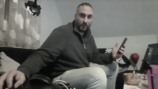 Snapshot of NewyorkDimi chatting on 16, 12, 2025 NewyorkDimi online show from 16, 12, 2025