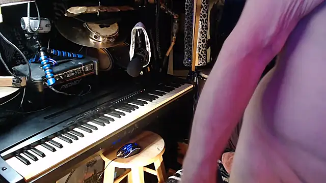 Snapshot of DREAMZ420 chatting on 13, 10, 2025 DREAMZ420 online show from 13, 10, 2025