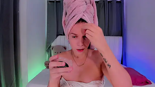 Snapshot of gatitavenecis chatting on 2, 3, 2026 gatitavenecis online show from 2, 3, 2026