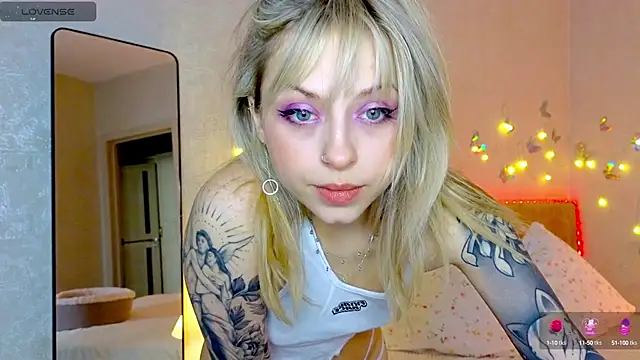 Snapshot of lavenderluxe chatting on 22, 1, 2025 lavenderluxe online show from 22, 1, 2025