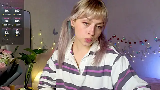 Snapshot of lavenderluxe chatting on 10, 9, 2025 lavenderluxe online show from 10, 9, 2025