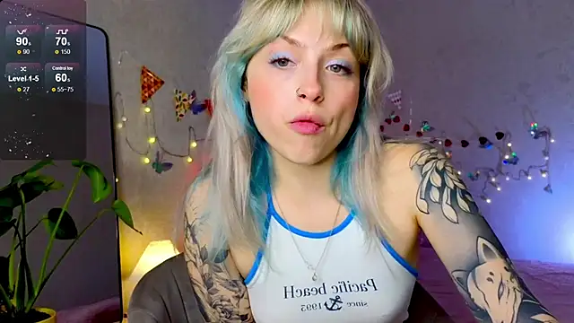 Snapshot of lavenderluxe chatting on 18, 9, 2025 lavenderluxe online show from 18, 9, 2025