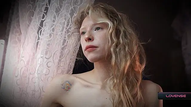  Phantom thread  online show from 25, 11, 2025