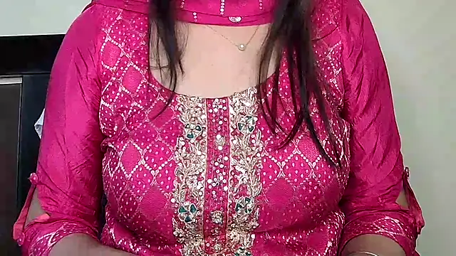 Snapshot of MIss-Naina chatting on 28, 11, 2025 MIss-Naina online show from 28, 11, 2025