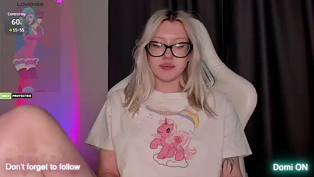 Snapshot of takeyourmolly chatting on 18, 12, 2024 takeyourmolly online show from 18, 12, 2024