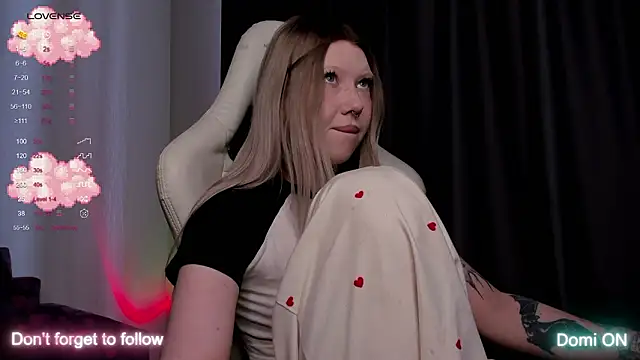 Snapshot of takeyourmolly chatting on 14, 3, 2026 takeyourmolly online show from 14, 3, 2026