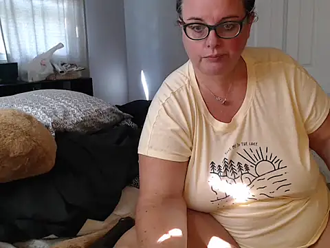 Snapshot of LauLauPAWG chatting on 8, 10, 2025 LauLauPAWG online show from 8, 10, 2025