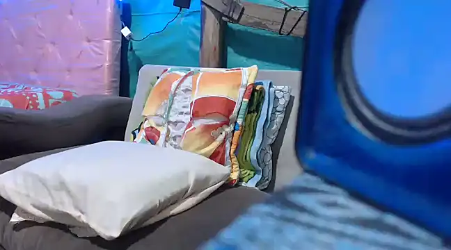 Snapshot of mom_son_dirty chatting on 1, 3, 2025 mom son dirty online show from 1, 3, 2025