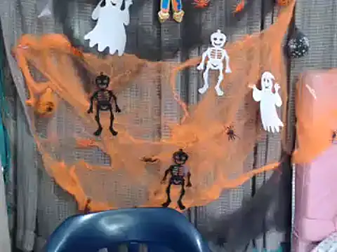 Snapshot of mom_son_dirty chatting on 25, 10, 2025 mom son dirty online show from 25, 10, 2025