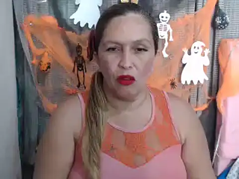 Snapshot of mom_son_dirty chatting on 26, 10, 2025 mom son dirty online show from 26, 10, 2025