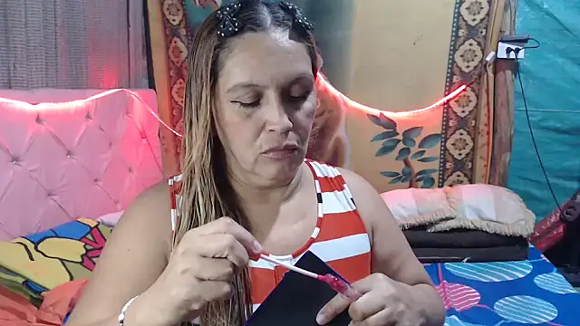 Snapshot of mom_son_dirty chatting on 19, 11, 2025 mom son dirty online show from 19, 11, 2025