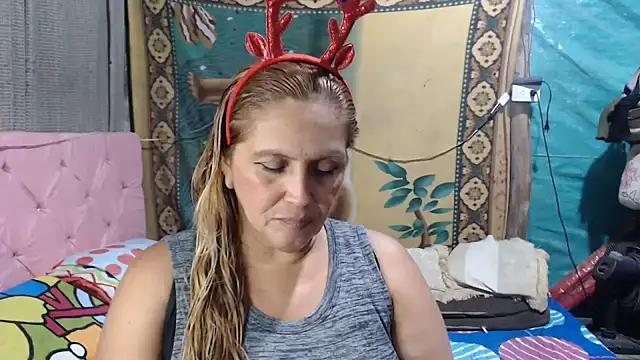 Snapshot of mom_son_dirty chatting on 22, 12, 2025 mom son dirty online show from 22, 12, 2025