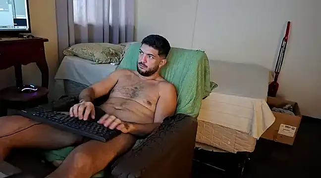 Snapshot of LUH133 chatting on 17, 12, 2024 LUH133 online show from 17, 12, 2024