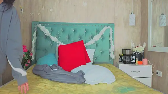 Snapshot of Marcelaa_fox chatting on 18, 12, 2025 Marcelaa fox online show from 18, 12, 2025