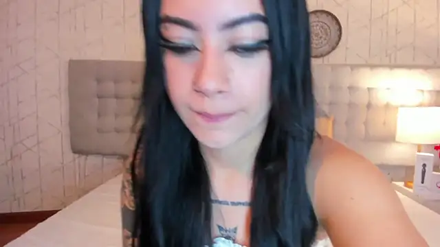 Snapshot of DakottaHill chatting on 1, 3, 2025 DakottaHill online show from 1, 3, 2025