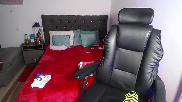 Snapshot of girl_naugthy chatting on 19, 10, 2025 girl naugthy online show from 19, 10, 2025