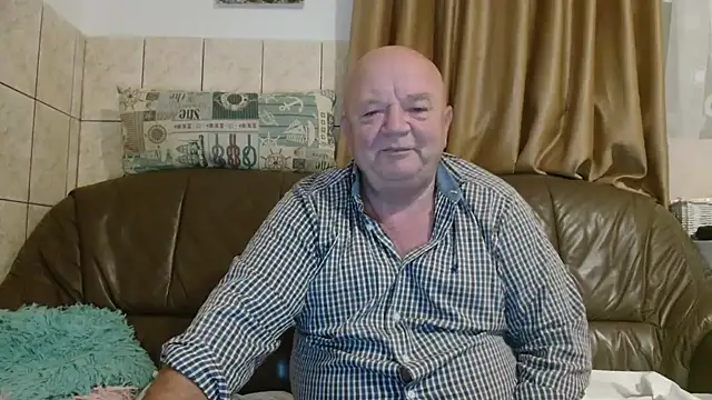 Snapshot of fullballs6 chatting on 3, 10, 2025 fullballs6 online show from 3, 10, 2025