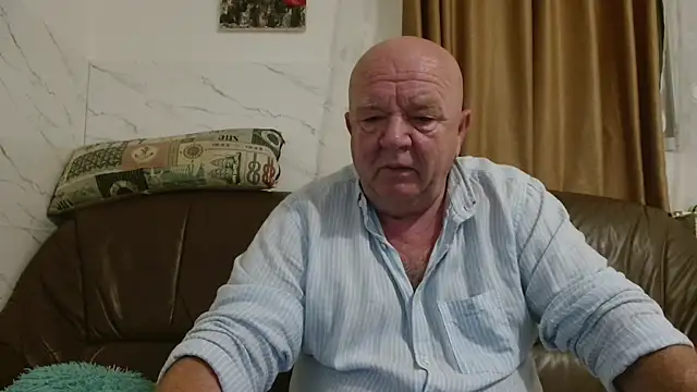 Snapshot of fullballs6 chatting on 1, 12, 2025 fullballs6 online show from 1, 12, 2025