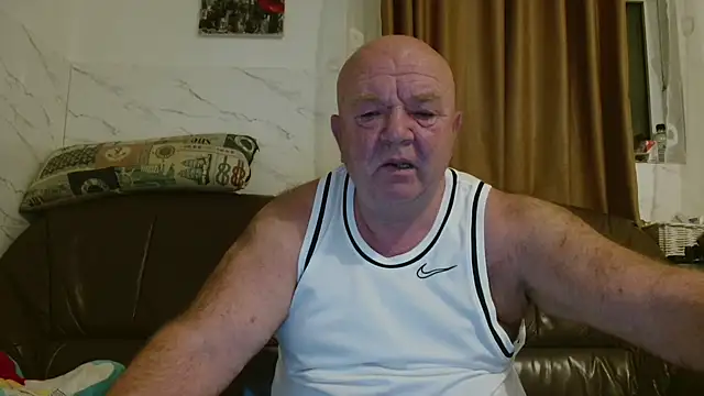 Snapshot of fullballs6 chatting on 16, 12, 2025 fullballs6 online show from 16, 12, 2025