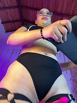 LylaLee111 online show from 8, 2, 2025