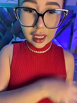 Snapshot of LylaLee111 chatting on 4, 5, 2026 LylaLee111 online show from 4, 5, 2026