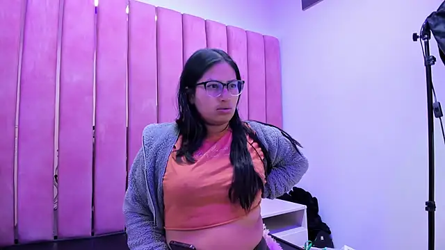 Miaa Smiith  online show from 25, 11, 2025