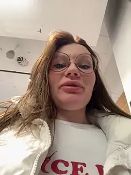 justmila online show from 24, 2, 2025