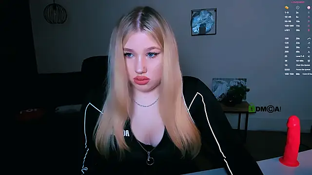 juli kisss online show from 4, 1, 2025