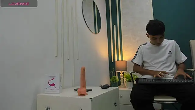 Austin Cardieff online show from 27, 12, 2024