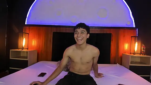 Austin Cardieff online show from 8, 3, 2025